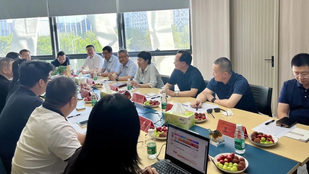 倍头条 | 乌海市市委副书记、市长崔景英一行莅临尊龙凯z6mg官网参观领导