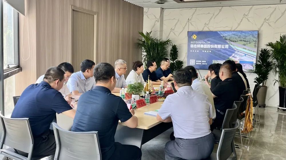 倍头条 | 乌海市市委副书记、市长崔景英一行莅临尊龙凯z6mg官网参观领导