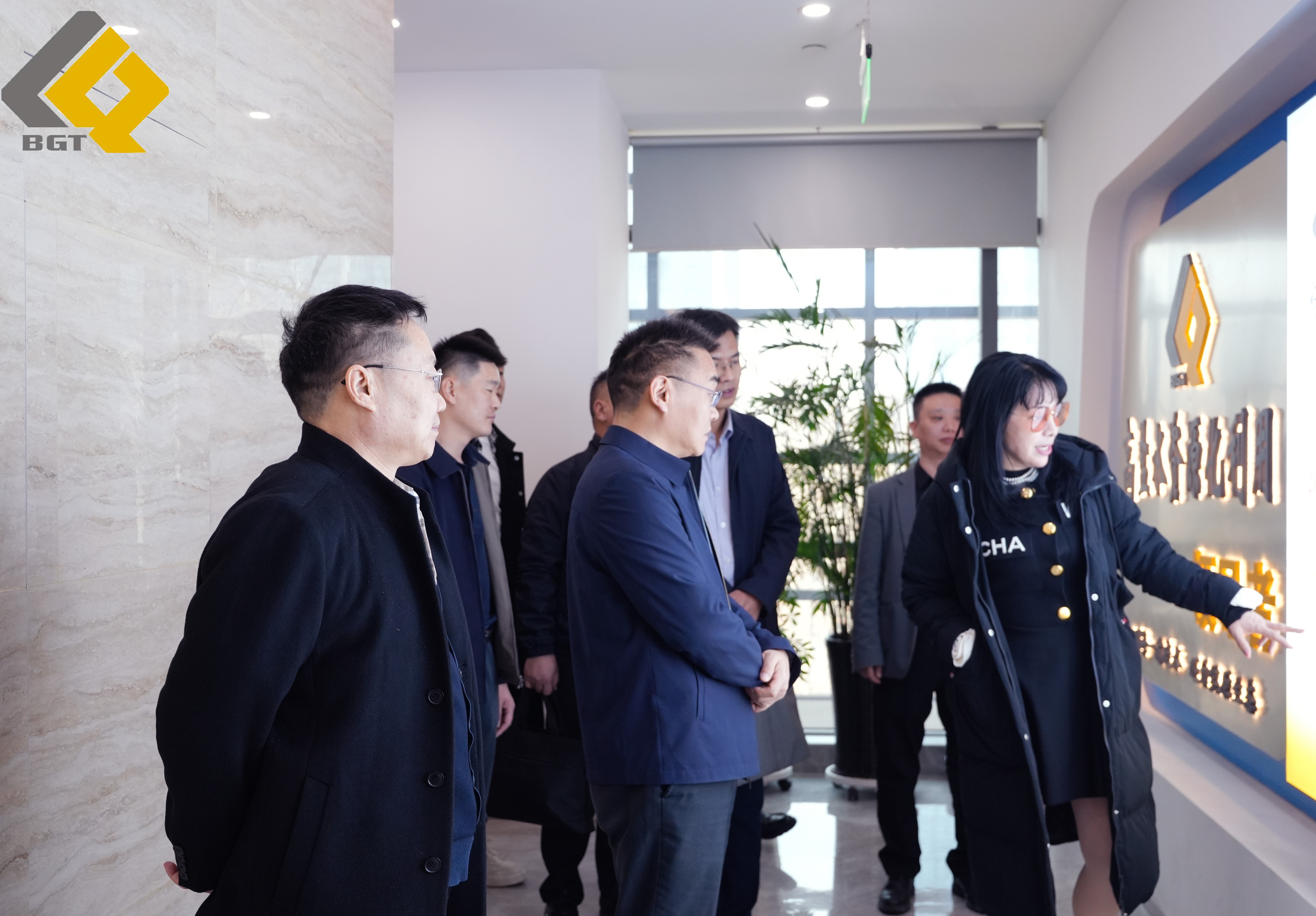 倍头条 | 和田地域行政公署回访尊龙凯z6mg官网 积极推动战术合作